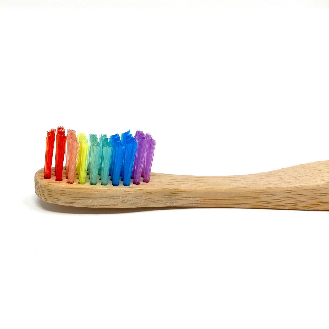 Paquet de 8 brosses à dents familiales en bambou arc-en-ciel - The future is bamboo 