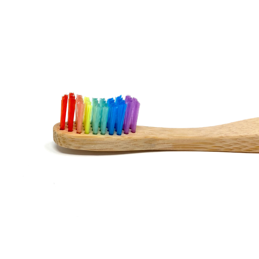 Paquet de 8 brosses à dents familiales en bambou arc-en-ciel - The future is bamboo 